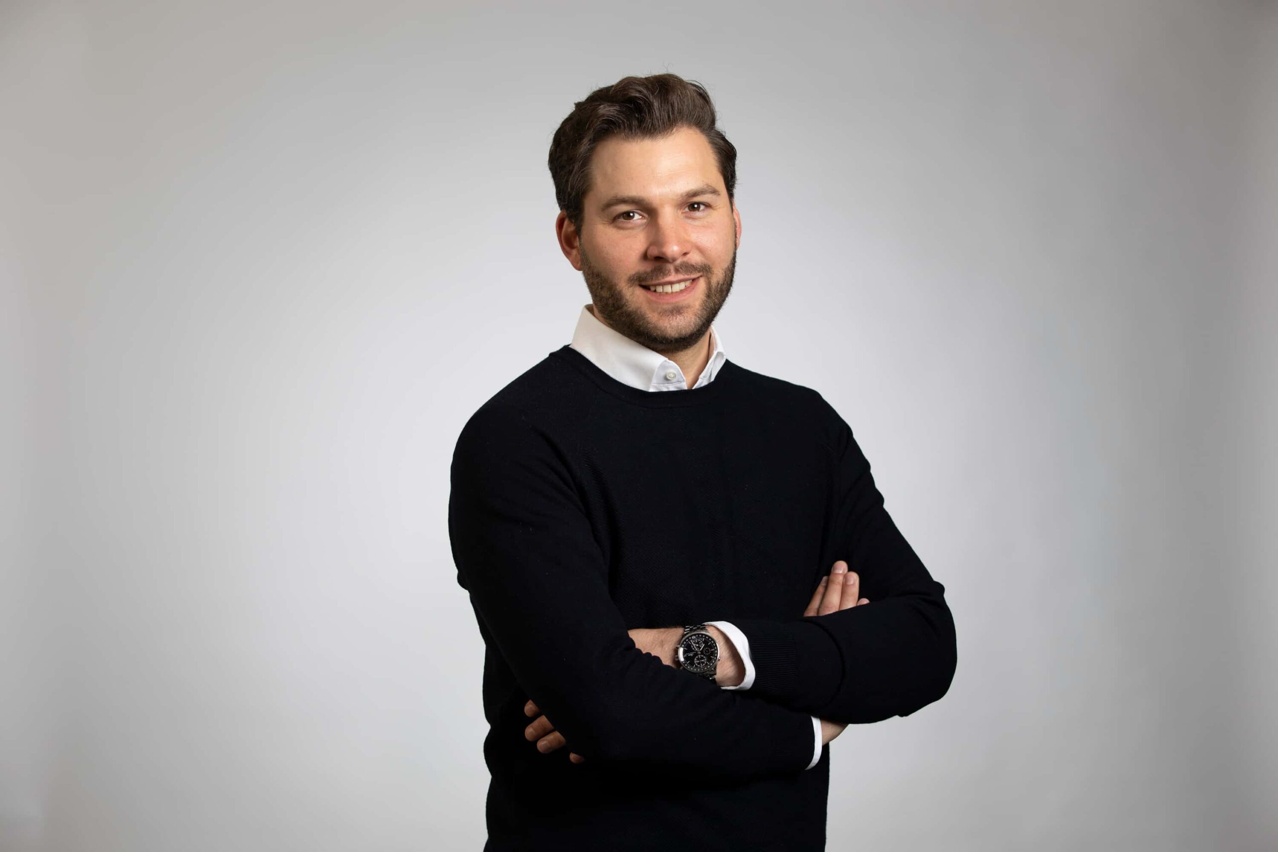 Jens Becker, Praxisfinanzierung und Businessplan Die Grafik zeigt ein Profilbild des Finanzberaters Jens-Frederik Becker, der für ZSH Zahnärzte zum Thema Finanzierung und Businessplan betreut.